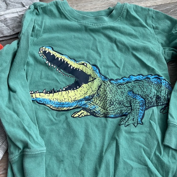 Lot of 5 boys long sleeve tees shirts, Santa, Penguin, t-Rex, alligator size 24m - Picture 6 of 11